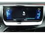 Peugeot e-2008 136PK 50KWH ALLURE PACK AUTOMAAT / CAMERA / STOELVERWARMING / SOH 89,31% / KEYLESS / CARPLAY / 17"LMV / NAVI / CLIMA / LED / PDC / BLUETOOTH / ADAPT. CRUISECONTROL / 1E EIGENAAR / SCHITTERENDE STAAT !!