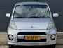 Daihatsu Sirion 2 1.3-16V Comfort - AIRCO - EL. RAMEN + SPIEGELS - ACHTERSPOILER - SIDESKIRTS - LM VELGEN - STUURBEKRACHTIGING - CPV - NAP - NL AUTO - NIEUWE APK BIJ AFLEVERING -