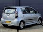 Daihatsu Sirion 2 1.3-16V Comfort - APK TM 16-09-2027 - AIRCO - EL. RAMEN + SPIEGELS - ACHTERSPOILER - SIDESKIRTS - LM VELGEN - STUURBEKRACHTIGING - CPV - NAP - NL AUTO -