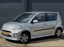 Daihatsu Sirion 2 1.3-16V Comfort - AIRCO - EL. RAMEN + SPIEGELS - ACHTERSPOILER - SIDESKIRTS - LM VELGEN - STUURBEKRACHTIGING - CPV - NAP - NL AUTO - NIEUWE APK BIJ AFLEVERING -