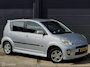 Daihatsu Sirion 2 1.3-16V Comfort - APK TM 16-09-2027 - AIRCO - EL. RAMEN + SPIEGELS - ACHTERSPOILER - SIDESKIRTS - LM VELGEN - STUURBEKRACHTIGING - CPV - NAP - NL AUTO -