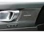 Volvo XC40 B4 Plus Black Edition | Panoramadak | Trekhaak | Verwarmbare voorstoelen, stuurwiel en voorruit | 360 graden camera | Premium audio by Harman Kardon | Apple carplay/Android auto