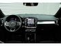Volvo XC40 B4 Plus Black Edition | Panoramadak | Trekhaak | Verwarmbare voorstoelen, stuurwiel en voorruit | 360 graden camera | Premium audio by Harman Kardon | Apple carplay/Android auto