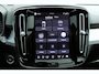 Volvo XC40 B4 Plus Black Edition | Panoramadak | Trekhaak | Verwarmbare voorstoelen, stuurwiel en voorruit | 360 graden camera | Premium audio by Harman Kardon | Apple carplay/Android auto