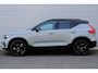 Volvo XC40 B4 Plus Black Edition | Panoramadak | Trekhaak | Verwarmbare voorstoelen, stuurwiel en voorruit | 360 graden camera | Premium audio by Harman Kardon | Apple carplay/Android auto