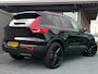 Volvo XC40 2.0 B4 Plus Black Edition Mild hybrid, Automaat, Panoramadak, Trekhaak semi elektrisch wegklapbaar, Harman Kardon audio, 360 graden parkeercamera, Extra getint glas vanaf B-stijl