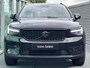 Volvo XC40 2.0 B4 Plus Black Edition Mild hybrid, Automaat, Panoramadak, Trekhaak semi elektrisch wegklapbaar, Harman Kardon audio, 360 graden parkeercamera, Extra getint glas vanaf B-stijl