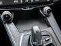 Lynk & Co 01 1.5 PHEV 261pk | Rolhoes | Zwarte hemel | 360 camera | Panoramadak | Adaptieve cruise | Lane assist | Dodehoekdetectie | Sfeerverlichting | Stoelverwarming | Keyless | DAB | LED | Apple CarPlay / Android Auto | Navigatie | Elektrische achterklep | Volledig dealeronderhouden | Fabrieksgarantie