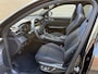 Lynk & Co 01 1.5 PHEV 261pk | Rolhoes | Zwarte hemel | 360 camera | Panoramadak | Adaptieve cruise | Lane assist | Dodehoekdetectie | Sfeerverlichting | Stoelverwarming | Keyless | DAB | LED | Apple CarPlay / Android Auto | Navigatie | Elektrische achterklep | Volledig dealeronderhouden | Fabrieksgarantie