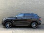 Lynk & Co 01 1.5 PHEV 261pk | Rolhoes | Zwarte hemel | 360 camera | Panoramadak | Adaptieve cruise | Lane assist | Dodehoekdetectie | Sfeerverlichting | Stoelverwarming | Keyless | DAB | LED | Apple CarPlay / Android Auto | Navigatie | Elektrische achterklep | Volledig dealeronderhouden | Fabrieksgarantie