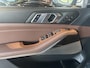 BMW X5 xDrive50e | DRAVITGRAU | ACHTERAS BESTURING | PANORAMADAK | TREKHAAK | SOFTCLOSE | STOELVENTILATIE | STOELVERWARMING | HARMAN KARDON | INTEGRAL ACTIVE STEERING | STOELMASSAGE | MEMORY | NL AUTO |