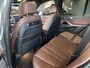 BMW X5 xDrive50e | DRAVITGRAU | ACHTERAS BESTURING | PANORAMADAK | TREKHAAK | SOFTCLOSE | STOELVENTILATIE | STOELVERWARMING | HARMAN KARDON | INTEGRAL ACTIVE STEERING | STOELMASSAGE | MEMORY | NL AUTO |