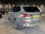 BMW X5 xDrive50e | DRAVITGRAU | ACHTERAS BESTURING | PANORAMADAK | TREKHAAK | SOFTCLOSE | STOELVENTILATIE | STOELVERWARMING | HARMAN KARDON | INTEGRAL ACTIVE STEERING | STOELMASSAGE | MEMORY | NL AUTO |