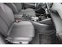 Peugeot e-2008 EV GT Avantage 54 kWh | SOH 98% | 12.500km | NL auto | Fase 3 laden | Navigatie | Camera voor + achter | Adaptieve cruise control |