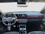 Hyundai Kona 1.6 GDI 141pk HEV N-Line Sky TT | Premium audio | 360 camera | Bestuurdersstoel met geheugen | Adaptive cruise control | Dodehoek detectie | Full LED koplampen | Schuif-kanteldak | Stoelverwarming | Stoelventilatie | Stuurverwarming