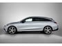 Mercedes-Benz CLA Shooting Brake 200 Business Solution AMG 58 kWh | Premium Plus pakket | Nightpakket | Trekhaak | Vast panoramadak | Sportstoelen | URBAN GUARD | Massage functie | 18" vijfspaaks lichtmetalen AMG-velgen |