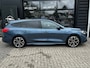 Ford Focus Wagon 1.0 125 PK ST Line | TREKHAAK| STOEL, STUUR EN VOORRUITVERWARMING| 18" LM-VELGEN| NAVIGATIE + APPLE CARPLAY/ANDROID AUTO| KEYLESS ENTRY & START| PARKEERSENSOREN ACHTER| DEALER ONDERHOUDEN|