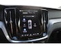 Volvo V60 T8 Plug-in hybrid AWD Plus Dark | Panoramadak | Trekhaak | Verwarmbare voorstoelen, achterbank en stuurwiel | 360 graden camera | Head-up display | Premium audio by Harman Kardon | Apple carplay/Android auto