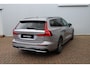 Volvo V60 T8 Plug-in hybrid AWD Plus Dark | Panoramadak | Trekhaak | Verwarmbare voorstoelen, achterbank en stuurwiel | 360 graden camera | Head-up display | Premium audio by Harman Kardon | Apple carplay/Android auto