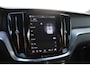 Volvo V60 T8 Plug-in hybrid AWD Plus Dark | Panoramadak | Trekhaak | Verwarmbare voorstoelen, achterbank en stuurwiel | 360 graden camera | Head-up display | Premium audio by Harman Kardon | Apple carplay/Android auto