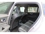 Volvo V60 T8 Plug-in hybrid AWD Plus Dark | Panoramadak | Trekhaak | Verwarmbare voorstoelen, achterbank en stuurwiel | 360 graden camera | Head-up display | Premium audio by Harman Kardon | Apple carplay/Android auto