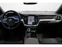 Volvo V60 T8 Plug-in hybrid AWD Plus Dark | Panoramadak | Trekhaak | Verwarmbare voorstoelen, achterbank en stuurwiel | 360 graden camera | Head-up display | Premium audio by Harman Kardon | Apple carplay/Android auto