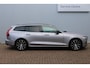 Volvo V60 T8 Plug-in hybrid AWD Plus Dark | Panoramadak | Trekhaak | Verwarmbare voorstoelen, achterbank en stuurwiel | 360 graden camera | Head-up display | Premium audio by Harman Kardon | Apple carplay/Android auto