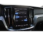 Volvo V60 T8 Plug-in hybrid AWD Plus Dark | Panoramadak | Trekhaak | Verwarmbare voorstoelen, achterbank en stuurwiel | 360 graden camera | Head-up display | Premium audio by Harman Kardon | Apple carplay/Android auto