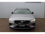 Volvo V60 T8 Plug-in hybrid AWD Plus Dark | Panoramadak | Trekhaak | Verwarmbare voorstoelen, achterbank en stuurwiel | 360 graden camera | Head-up display | Premium audio by Harman Kardon | Apple carplay/Android auto