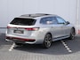 Volkswagen Passat Variant 1.5 eHybrid R-Line Edition 272 pk | Lederen bekleding | Trekhaak | Adaptieve onderstelregeling | Panoramadak | Alcantara dakhemel | Matrix led koplampen | 19 inch lichtmetalen wielen |