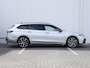 Volkswagen Passat Variant 1.5 eHybrid R-Line Edition 272 pk | Lederen bekleding | Trekhaak | Adaptieve onderstelregeling | Panoramadak | Alcantara dakhemel | Matrix led koplampen | 19 inch lichtmetalen wielen |