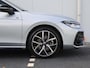 Volkswagen Passat Variant 1.5 eHybrid R-Line Edition 272 pk | Lederen bekleding | Trekhaak | Adaptieve onderstelregeling | Panoramadak | Alcantara dakhemel | Matrix led koplampen | 19 inch lichtmetalen wielen |