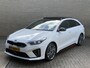Kia ProCeed 1.6 T-GDI 204pk GT-line Automaat | Panoramadak | Trekhaak afneembaar | Camera | Adaptieve cruise | Lane assist | Apple CarPlay / Android Auto | Stoel&stuurverwarming | JBL sound | 18 inch velgen | Half leder | Keyless | LED | DAB | Volledig onderhouden
