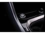 Volkswagen T-Roc 1.5 TSI Life Edition 150pk DSG Automaat, Adaptive cruise control, Achteruitrijcamera, Parkeersensoren, App-connect, Airco, LED koplamen, DAB-radio, Bluetooth
