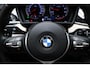 BMW X1 sDrive20i High Executive Edition | PANORAMADAK | HEAD UP | LEDER | HARMAN KARDON | DAB | TREKHAAK | 19"