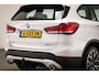BMW X1 sDrive20i High Executive Edition | PANORAMADAK | HEAD UP | LEDER | HARMAN KARDON | DAB | TREKHAAK | 19"