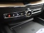 Volvo XC60 2.0 T8 Plug-in hybrid AWD Plus Dark | Ele.wegklapbare trekhaak | Harman/Kardon | Comfortstoelen ele.verstelbaar + Geheugen | Stuur en stoelverwarming | 360 Camera | Adaptieve Cruise Control | Ele. kofferdeksel | BLIS |