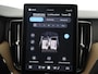 Volvo XC60 2.0 T8 Plug-in hybrid AWD Plus Dark | Ele.wegklapbare trekhaak | Harman/Kardon | Comfortstoelen ele.verstelbaar + Geheugen | Stuur en stoelverwarming | 360 Camera | Adaptieve Cruise Control | Ele. kofferdeksel | BLIS |