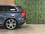 Volvo XC90 T8 AWD Recharge Inscription Long Range | Full Option! | Bowers & Wilkins | Luchtvering | Stoelventilatie | Trekhaak | 360 Camera | Head-Up Display | Stoelmassage | 455pk | Adaptieve Cruise Control | Stoelverwarming voor+achter | Stuurwielverwarming | Schuifdak | 22 Inch | Full LED Meesturende koplampen | Gelamineerde/geluidwerende zijruiten | Pilot Assist | BLIS Dode Hoek Detectie | Alcantara hemelbekleding | Lederen handgrepen en zonnekleppen | Elektrische voorstoelen geheugen | Nappa Lederen bekleding | Zitting verlenging voorstoelen | Lederen Dashboard | Keyless Drive | Parkeersensoren voor+achter | Privacy Glass | Elektrisch bedienbare achterklep | Geïntegreerde zongordijnen achterportieren | Geïntegreerd kinderzitje achterin | Verlichte instaplijsten | 7-Persoons | 4-Zone Climate Control | DAB Radio | Apple Carplay/Android Auto | Alarm Klasse III | Draadloos telefoon opladen | Volvo On Call met mobiele App functie | Denim Blue Metallic |
