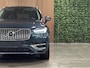 Volvo XC90 T8 AWD Recharge Inscription Long Range | Full Option! | Bowers & Wilkins | Luchtvering | Stoelventilatie | Trekhaak | 360 Camera | Head-Up Display | Stoelmassage | 455pk | Adaptieve Cruise Control | Stoelverwarming voor+achter | Stuurwielverwarming | Schuifdak | 22 Inch | Full LED Meesturende koplampen | Gelamineerde/geluidwerende zijruiten | Pilot Assist | BLIS Dode Hoek Detectie | Alcantara hemelbekleding | Lederen handgrepen en zonnekleppen | Elektrische voorstoelen geheugen | Nappa Lederen bekleding | Zitting verlenging voorstoelen | Lederen Dashboard | Keyless Drive | Parkeersensoren voor+achter | Privacy Glass | Elektrisch bedienbare achterklep | Geïntegreerde zongordijnen achterportieren | Geïntegreerd kinderzitje achterin | Verlichte instaplijsten | 7-Persoons | 4-Zone Climate Control | DAB Radio | Apple Carplay/Android Auto | Alarm Klasse III | Draadloos telefoon opladen | Volvo On Call met mobiele App functie | Denim Blue Metallic |
