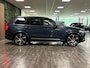 Volvo XC90 T8 AWD Recharge Inscription Long Range | Full Option! | Bowers & Wilkins | Luchtvering | Stoelventilatie | Trekhaak | 360 Camera | Head-Up Display | Stoelmassage | 455pk | Adaptieve Cruise Control | Stoelverwarming voor+achter | Stuurwielverwarming | Schuifdak | 22 Inch | Full LED Meesturende koplampen | Gelamineerde/geluidwerende zijruiten | Pilot Assist | BLIS Dode Hoek Detectie | Alcantara hemelbekleding | Lederen handgrepen en zonnekleppen | Elektrische voorstoelen geheugen | Nappa Lederen bekleding | Zitting verlenging voorstoelen | Lederen Dashboard | Keyless Drive | Parkeersensoren voor+achter | Privacy Glass | Elektrisch bedienbare achterklep | Geïntegreerde zongordijnen achterportieren | Geïntegreerd kinderzitje achterin | Verlichte instaplijsten | 7-Persoons | 4-Zone Climate Control | DAB Radio | Apple Carplay/Android Auto | Alarm Klasse III | Draadloos telefoon opladen | Volvo On Call met mobiele App functie | Denim Blue Metallic |