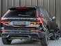 Volvo XC60 2.0 T8 Plug-in hybrid AWD Plus Black Edition | Panoramadak | HUD | 360 Camera | Harman/Kardon | Pilot Assist | Memory Seats | Stoelverwarming V+A | Trekhaak | Stuurverwarming | Adaptive Cruise |