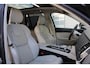 Volvo XC90 2.0 T8 Twin Engine AWD Inscription Intro Edition | Volledig Dealer Onderhouden | 22' Inch Velgen | Trekhaak | Luxe Lederen Interieur | Voorstoelen Ventilerend + Verwarmend | Stuurwiel Verwarmend | Voorstoelen Masserend | Electronic Climate Controle | Elektrisch Glazen Panorama-dak | Navigatiesysteem Full Map + Hard Disk | Rondomzicht 360 Graden Camera |