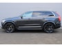 Volvo XC90 2.0 T8 Twin Engine AWD Inscription Intro Edition | Volledig Dealer Onderhouden | 22' Inch Velgen | Trekhaak | Luxe Lederen Interieur | Voorstoelen Ventilerend + Verwarmend | Stuurwiel Verwarmend | Voorstoelen Masserend | Electronic Climate Controle | Elektrisch Glazen Panorama-dak | Navigatiesysteem Full Map + Hard Disk | Rondomzicht 360 Graden Camera |