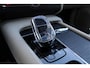 Volvo XC90 2.0 T8 Twin Engine AWD Inscription Intro Edition | Volledig Dealer Onderhouden | 22' Inch Velgen | Trekhaak | Luxe Lederen Interieur | Voorstoelen Ventilerend + Verwarmend | Stuurwiel Verwarmend | Voorstoelen Masserend | Electronic Climate Controle | Elektrisch Glazen Panorama-dak | Navigatiesysteem Full Map + Hard Disk | Rondomzicht 360 Graden Camera |