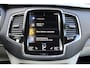 Volvo XC90 2.0 T8 Twin Engine AWD Inscription Intro Edition | Volledig Dealer Onderhouden | 22' Inch Velgen | Trekhaak | Luxe Lederen Interieur | Voorstoelen Ventilerend + Verwarmend | Stuurwiel Verwarmend | Voorstoelen Masserend | Electronic Climate Controle | Elektrisch Glazen Panorama-dak | Navigatiesysteem Full Map + Hard Disk | Rondomzicht 360 Graden Camera |