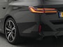 BMW 5-Serie Touring 530e 300 PK | Leder | Harman/ Kardon | M-Sportpakket | Wegklapbare Trekhaak | 360 Camera | Side Assist | Head-Up Display | Stoelverwarming & Verkoeling |