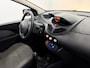 Renault Twingo 1.2-16V Authentique Inruilauto’s tegen vaste prijzen. Voor meer info: 0638140850 Bij de verkoop van gebruikte voertuigen door CD-Cars wordt geen standaard garantie verstrekt. De koper aanvaardt het voertuig in de staat waarin het zich bevindt op het moment van aankoop