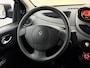 Renault Twingo 1.2-16V Authentique Inruilauto’s tegen vaste prijzen. Voor meer info: 0638140850 Bij de verkoop van gebruikte voertuigen door CD-Cars wordt geen standaard garantie verstrekt. De koper aanvaardt het voertuig in de staat waarin het zich bevindt op het moment van aankoop
