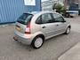 Citroën C3 1.4i Sky Radio Inruilauto’s tegen vaste prijzen. Voor meer info: 0638140850 Bij de verkoop van gebruikte voertuigen door CD-Cars wordt geen standaard garantie verstrekt. De koper aanvaardt het voertuig in de staat waarin het zich bevindt op het moment van aankoop